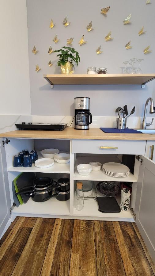 Large 1-bedroom With Kitchen In Encino Сasa de vacaciones